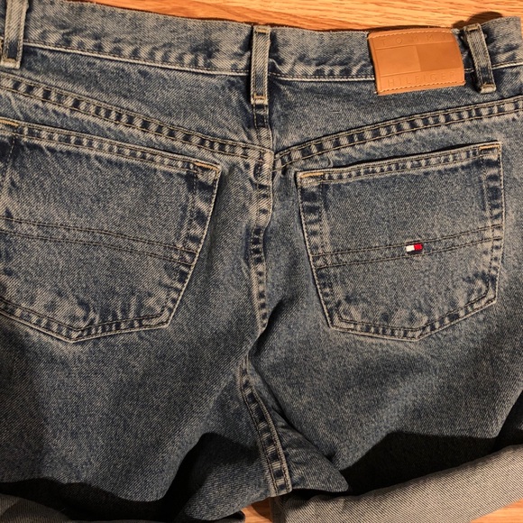 Tommy Hilfiger Shorts - Picture 2 of 4